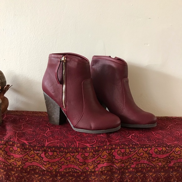 J.C. Shoes - 🟡2/$20 Burgundy J.C. Zipper Booties